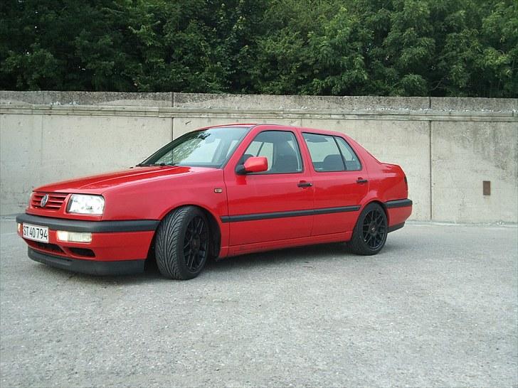 VW Vento -SOLGT-  billede 2