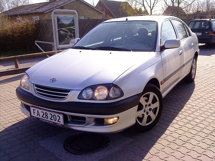 Toyota Avensis - sol - T22 - Da jeg købte bilen.... Nasty motherfucker. billede 10
