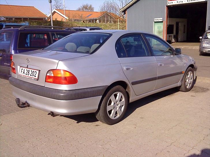 Toyota Avensis - sol - T22 - Da jeg købte bilen.... Nasty motherfucker. billede 11