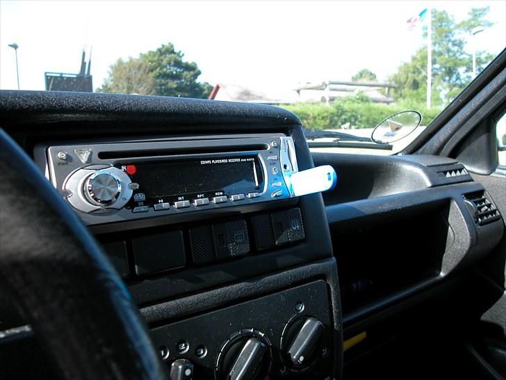 VW Polo Coupe (solgt) - Masser af favorit musik på usb-nøglen, så kører det bare ;) billede 13