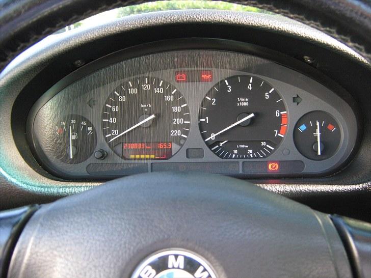 BMW E36 318i - Billedet er taget skævt, temp. måleren er IKKE over middel! billede 10