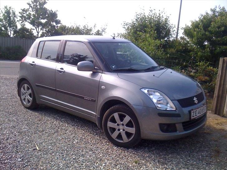 Suzuki Swift GLX 5d *Solgt* billede 1