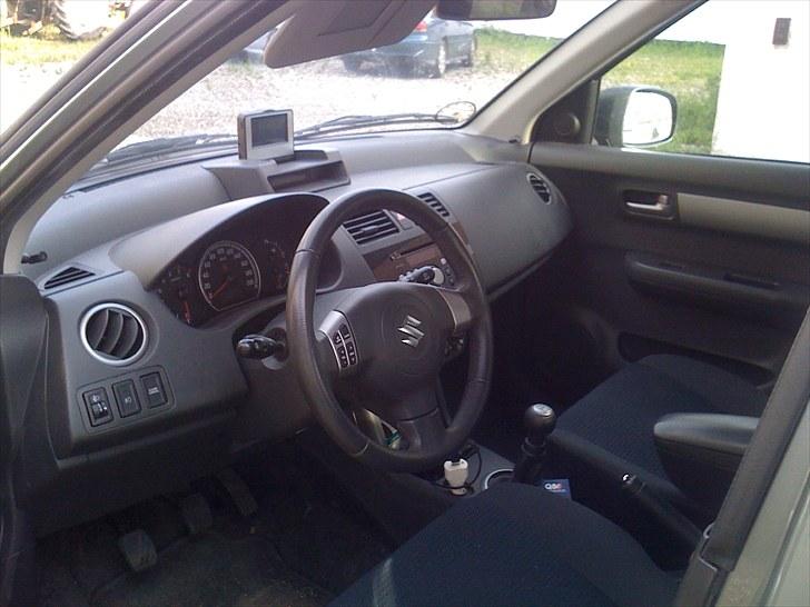 Suzuki Swift GLX 5d *Solgt* billede 2