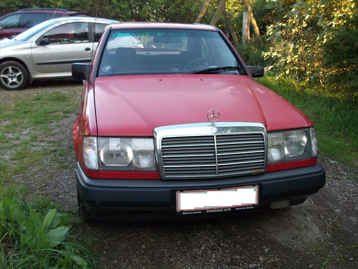 Mercedes Benz W124 250D *SOLGT* billede 1