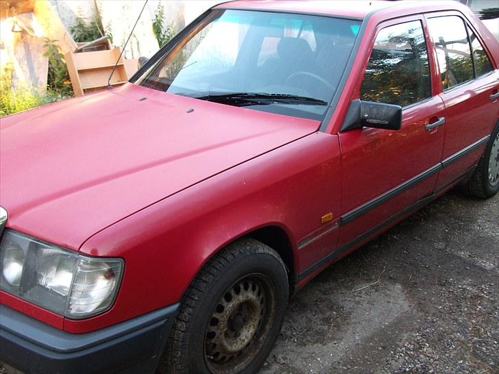 Mercedes Benz W124 250D *SOLGT* billede 2