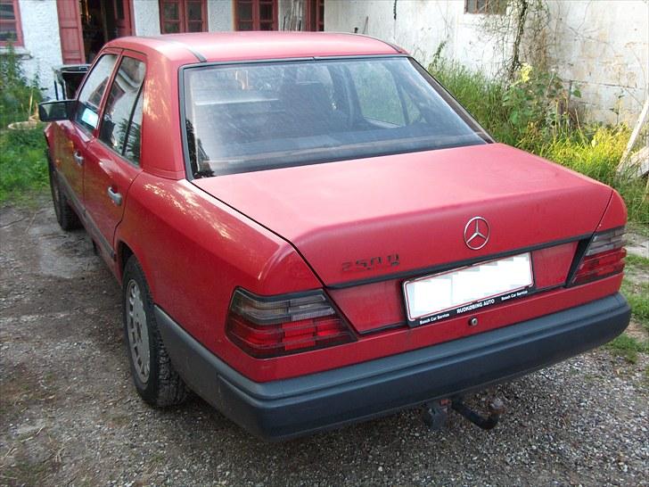 Mercedes Benz W124 250D *SOLGT* billede 3