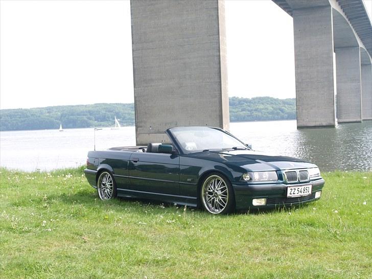 BMW 320i Cabriolet billede 1