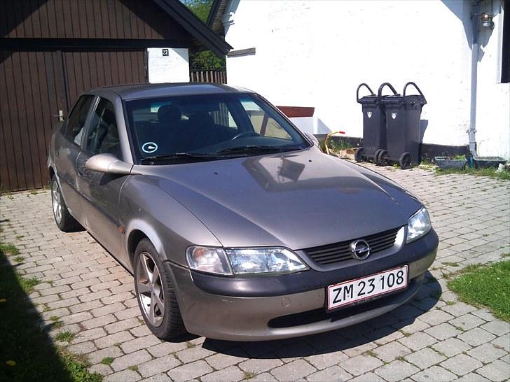 Opel Vectra B 1.6 16v *SOLGT* billede 1