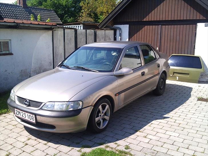 Opel Vectra B 1.6 16v *SOLGT* billede 2