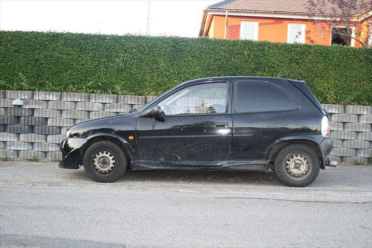 Opel corsa - Med et par fælge, 40kg spartel og lige så meget maling, så ville den være flot billede 2