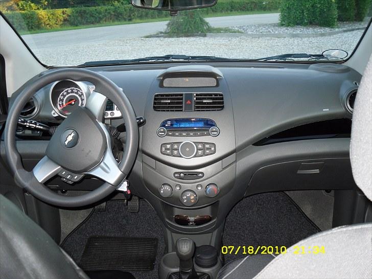 Chevrolet Spark 1,0 LS - Instrumentbordet i dagslys billede 13