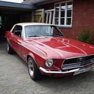 Ford Mustang **SOLGT**