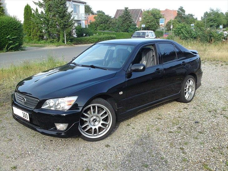 Lexus IS200 Sport - Også lækker fra den anden side! billede 3