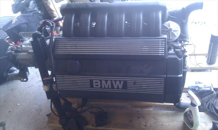 BMW 528 i SOLGT billede 16