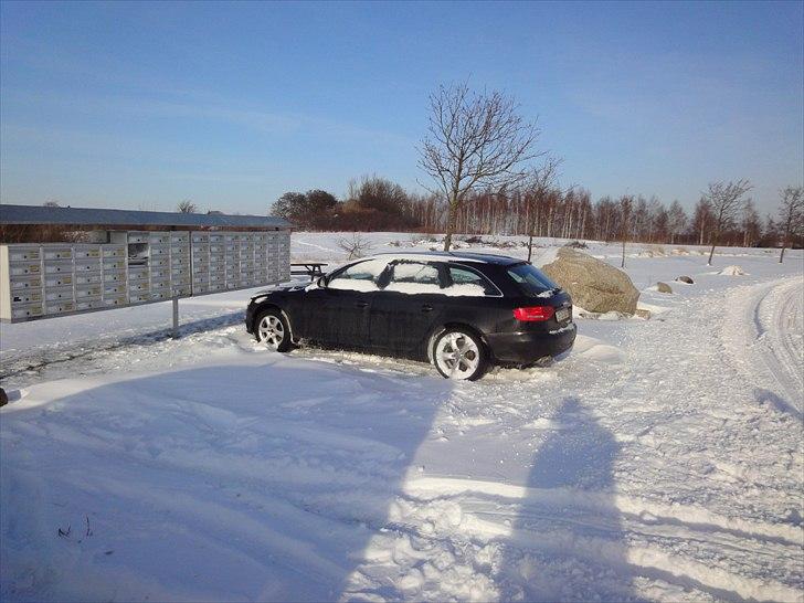 Audi a4 avant 2.0 TDI - Solgt - Fik vist ikke skiftet til vinterdæk i tide.. billede 3