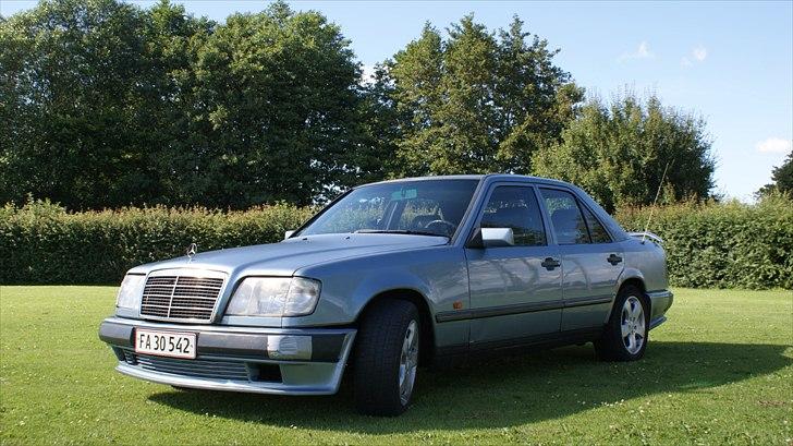 Mercedes Benz W124 300D - Solgt billede 1