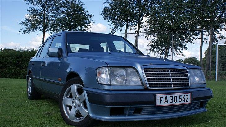 Mercedes Benz W124 300D - Solgt billede 3