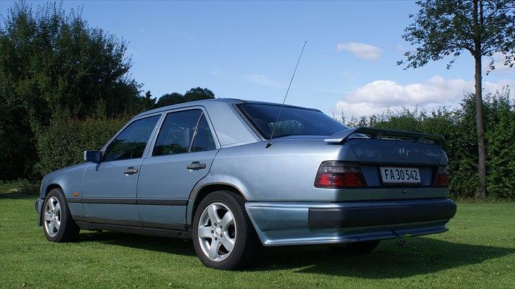 Mercedes Benz W124 300D - Solgt billede 4