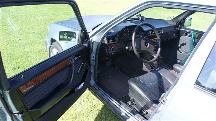 Mercedes Benz W124 300D - Solgt billede 6