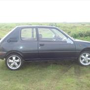 Peugeot 205 totalskadet den31/10 