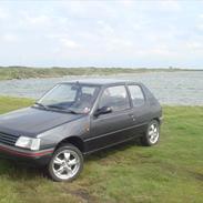 Peugeot 205 totalskadet den31/10 