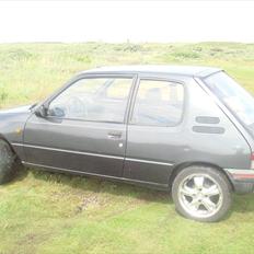 Peugeot 205 totalskadet den31/10 