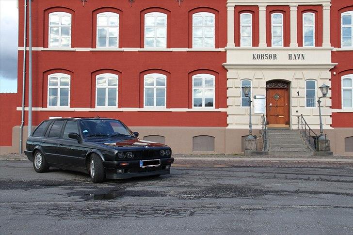 BMW E30 325i Touring (Solgt) - Korsør havn. billede 3