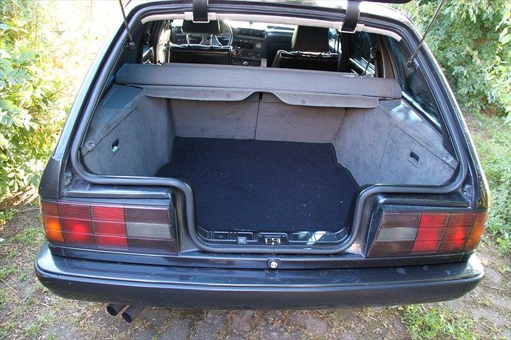 BMW E30 325i Touring (Solgt) - Absolut ingen plads, men fin måtte. billede 10