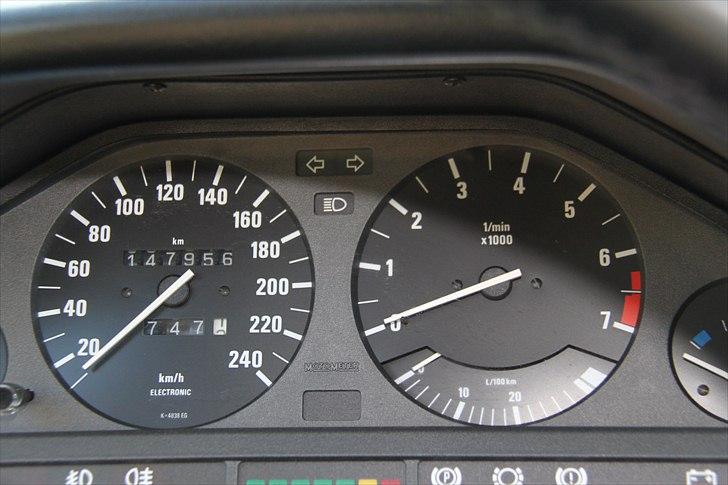 BMW E30 325i Touring (Solgt) - Ja, og den har fin servicebog også. billede 11