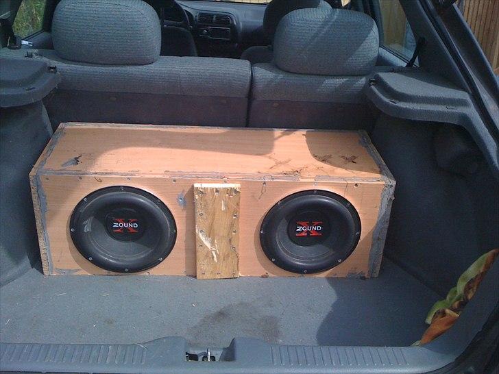 Nissan Sunny LX 1,4 Twin Cam (Skrottet) :'( - Ja ved godt den ikk er så køn men vi maler den nok sort  billede 7