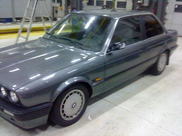 BMW E30 320i billede 2