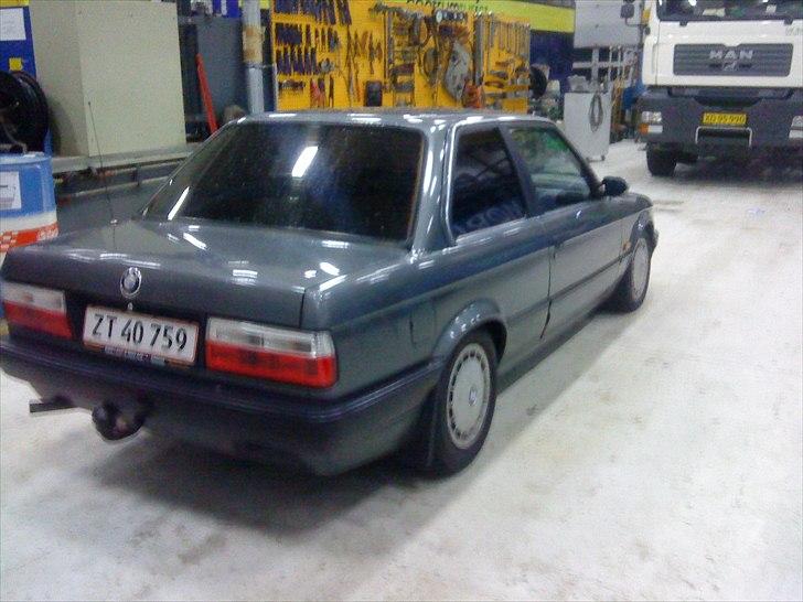BMW E30 320i billede 4