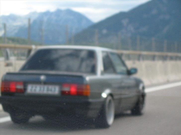 BMW E30 320i billede 15