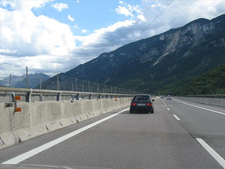 BMW E30 320i billede 16