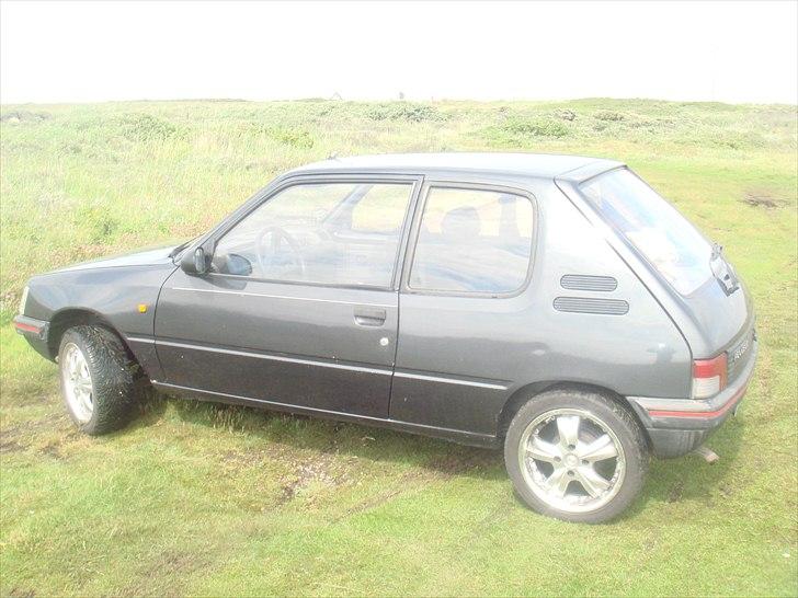 Peugeot 205 totalskadet den31/10  billede 3