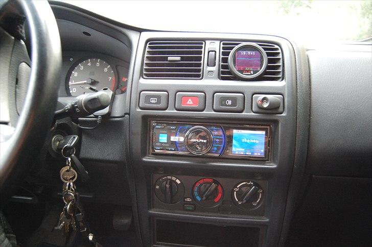 Nissan Almera SRX  VVL (SOLGT) billede 4