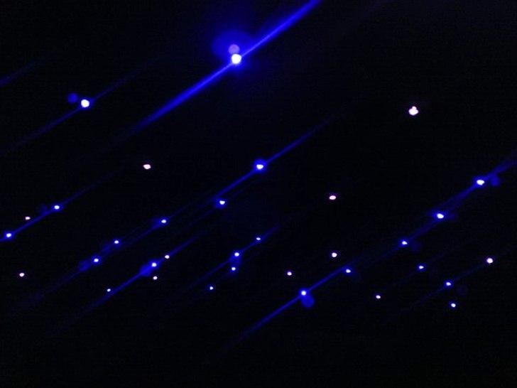 Opel vectra 1.8 16v - Himlen har jeg fået betrukket om i sort.. og med lilla uv lys og pinke... men desværre kan mit cam ikke fange farverne billede 4