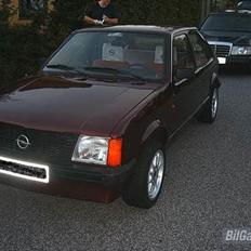 Opel kadett D **DØD**