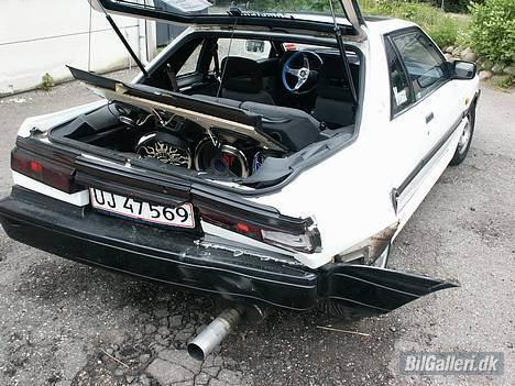 Nissan Sunny SLX Sportcoupe (Død - Efter ulykken. En dame kørte op i mig og totalskadet den. billede 5