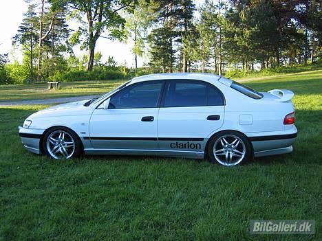 Toyota Carina E billede 1