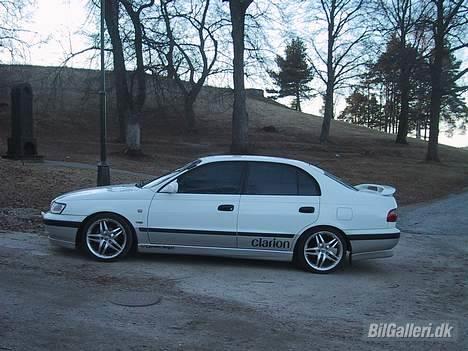 Toyota Carina E billede 2