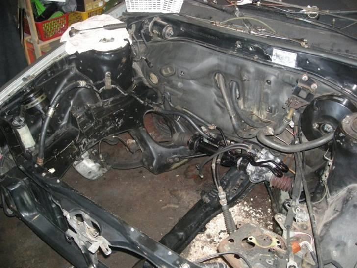 Toyota Corolla GT (Solgt) - Sådan ser den ud for tiden.. Under stor ombygning. ALT bliver lavet på bilen. billede 3