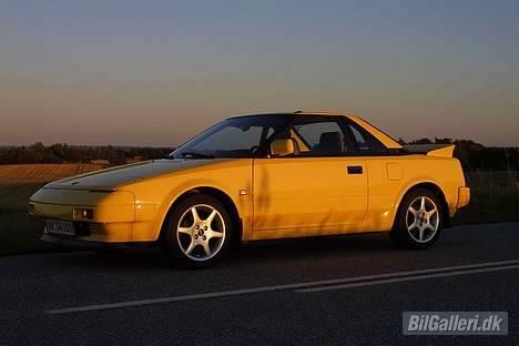 Toyota MR2 - Tjaa.. såddan tar den sig ud i efterårssolen.. billede 1