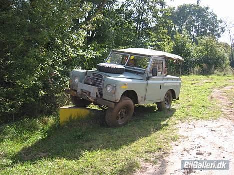 Land Rover Serie III 88" - På hyggetur i høvelte terrænet billede 1