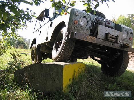Land Rover Serie III 88" - Man skal huske at strække godt ud inden!!! husk hun er fra 1972 billede 2