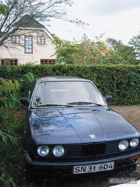 BMW 320i *Solgt* billede 2