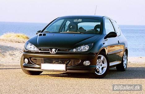 Peugeot 206 S16 *SOLGT* - Et billede med bilens "vinter-look" billede 5
