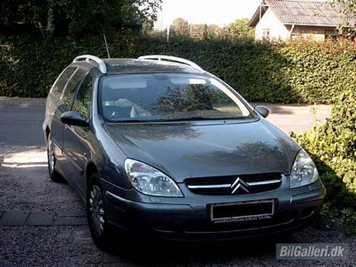 {{currentPhoto.altText}} billede {{currentPhoto.number}}