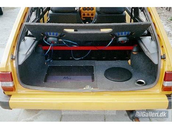 {{currentPhoto.altText}} billede {{currentPhoto.number}}