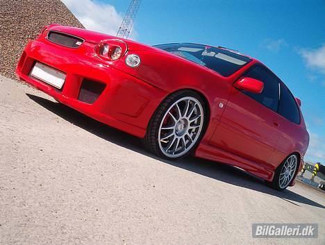 {{currentPhoto.altText}} billede {{currentPhoto.number}}